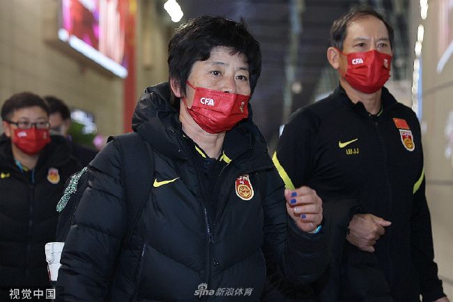 《中国医生》蝉联冠军，上映第二日票房1.18亿，较首日涨幅达27.2%，截至发稿时总票房达2.75亿，即将冲击3亿。
