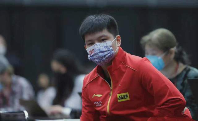 英剧《流人》第5季海报为了饰演丘吉尔，加里·奥德曼不仅增重，还要在拍摄周期内忍受超过200小时的特效化妆，以还原丘吉尔的大腹便便形象。