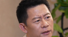 在《中国电影报道》的独家专访中，刘晓庆畅谈科技与电影的话题，并就AI发展对演员表演的影响阐述了自己的观点。